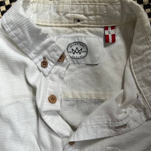 White Seersucker Short-Sleeved Button-Up with Wooden Buttons - Picture 3 of 5